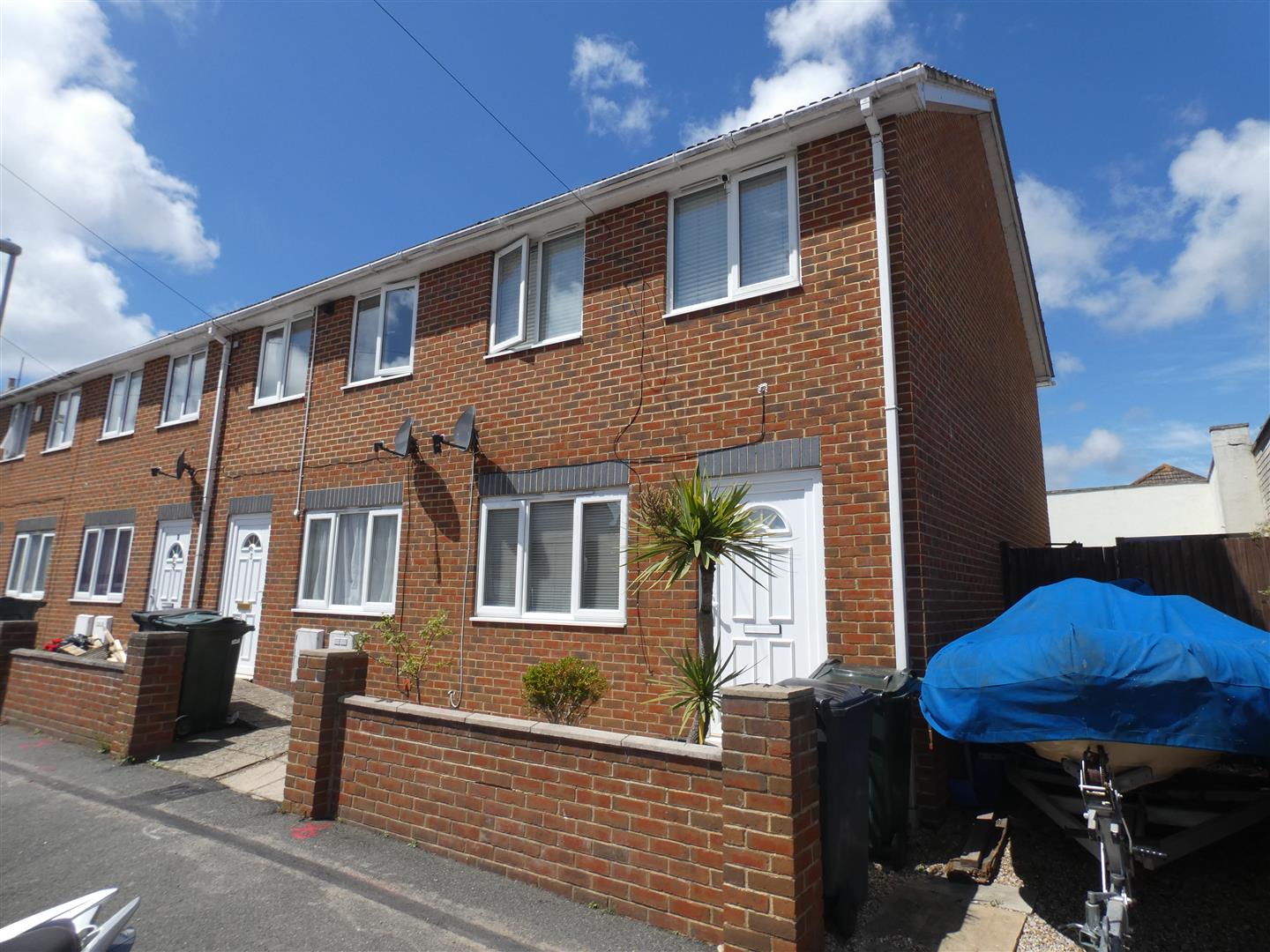 For Sale House End Terrace in Gibbs Cottages, Latimer Road, Eastbourne